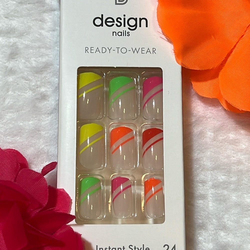 Kiss NEON Ready-To-Wear Instant Style Glue on Nails 24ct